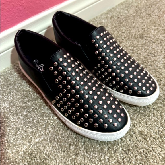 NWT La Sheelah Studded Slip Ons - Picture 2 of 3